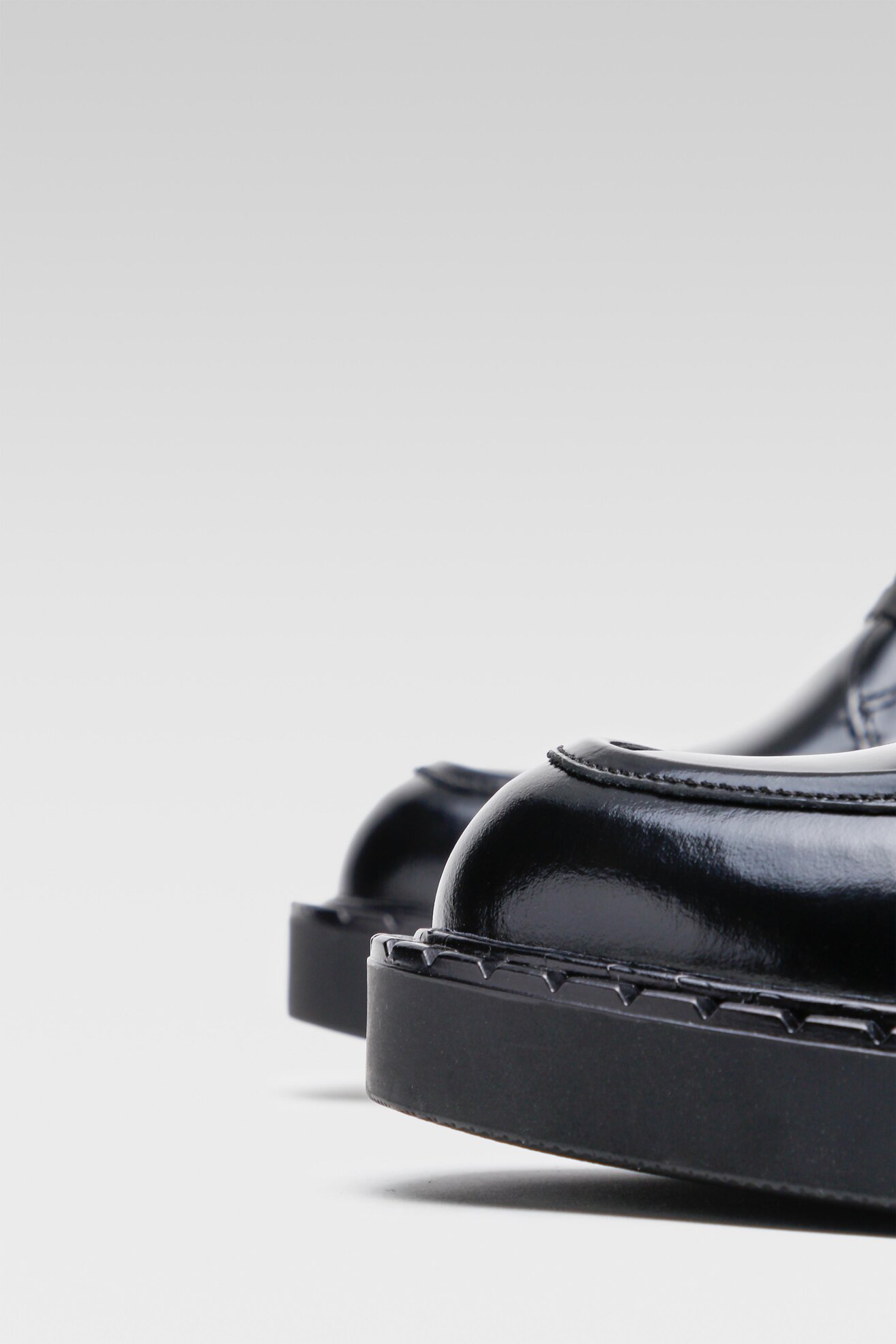 Trzewiki Gino Rossi 01-09 Czarny