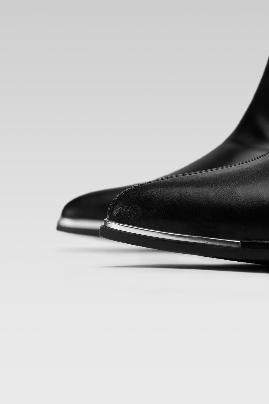 
                DeeZee - Botki szpice czarne - 5903698913766