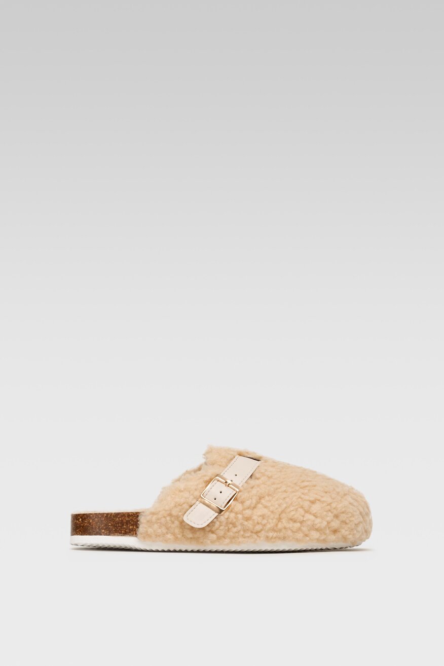 
                Home&Relax - Kapcie z futerkiem - 5904248837754