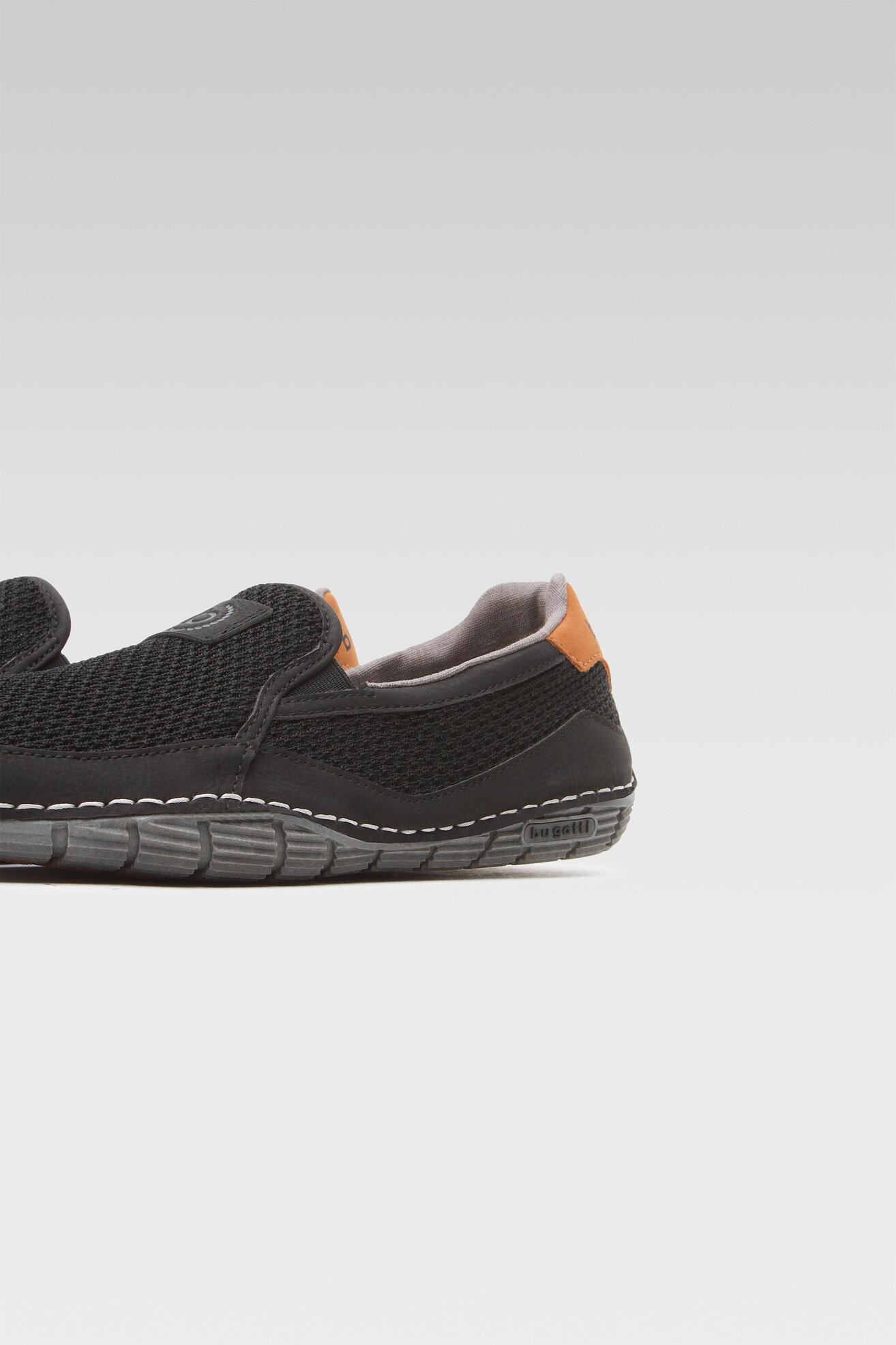 Mokaszin Bugatti 325-A3569-6900-1000 FEKETE