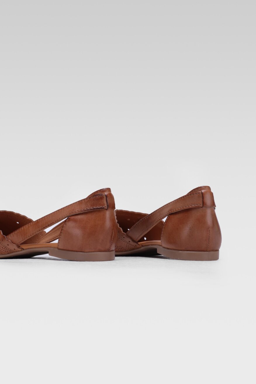 
                Lasocki - Skórzane baleriny z wycięciami - 5903698484785