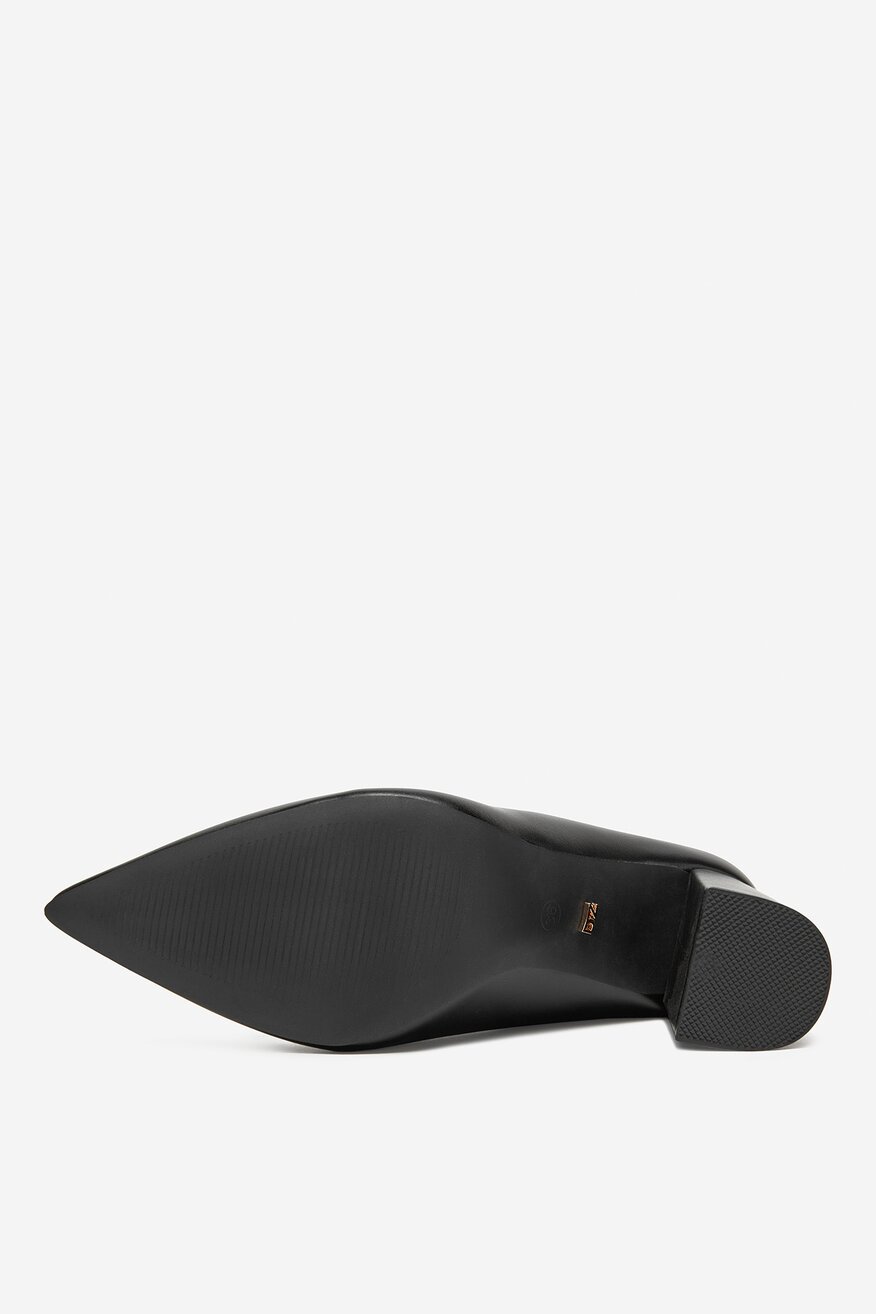 
                Körömcipő DeeZee FEKETE - 5906751090244