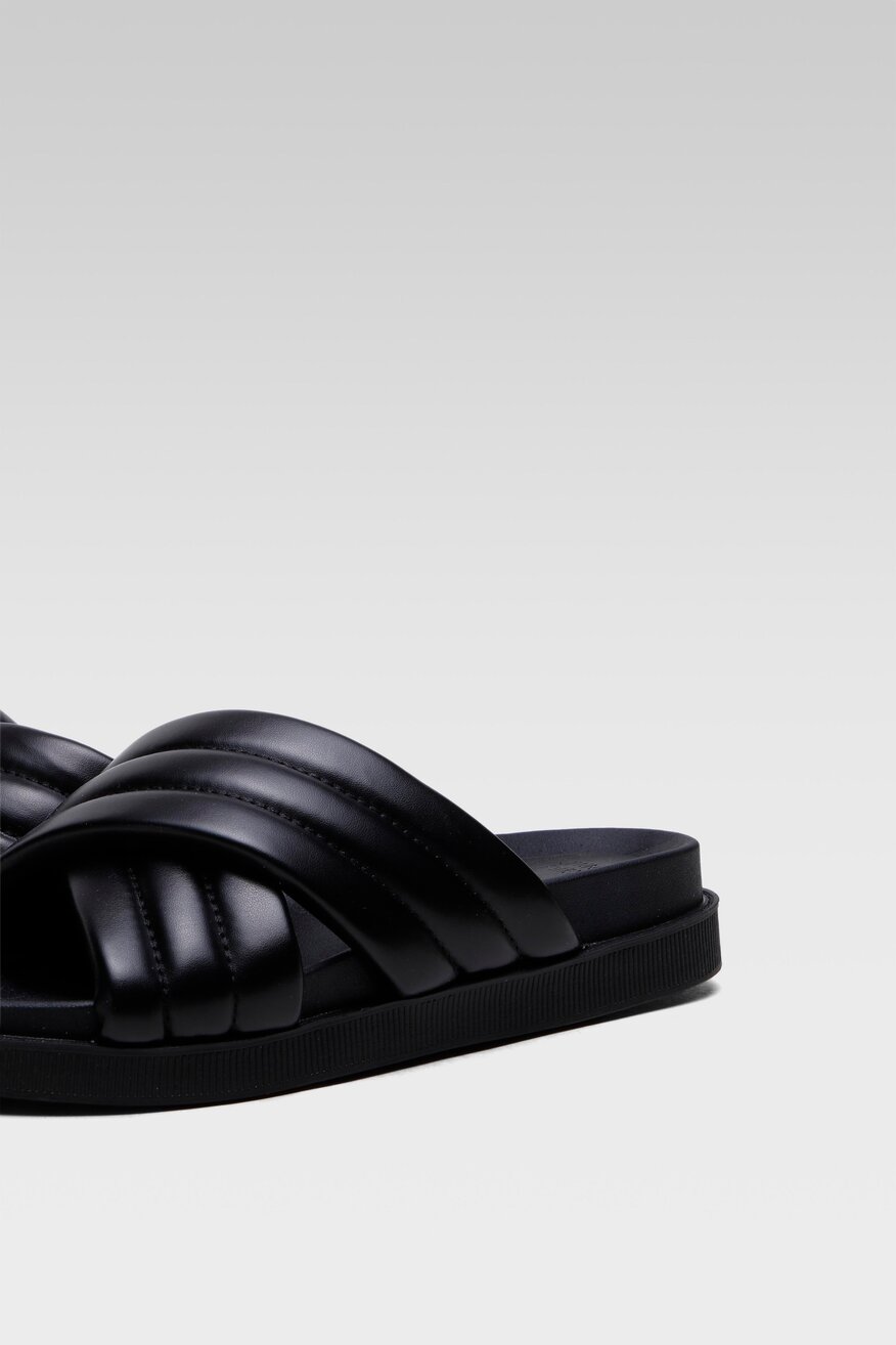 
                Jenny Fairy - Klapki czarne - 5904248681517