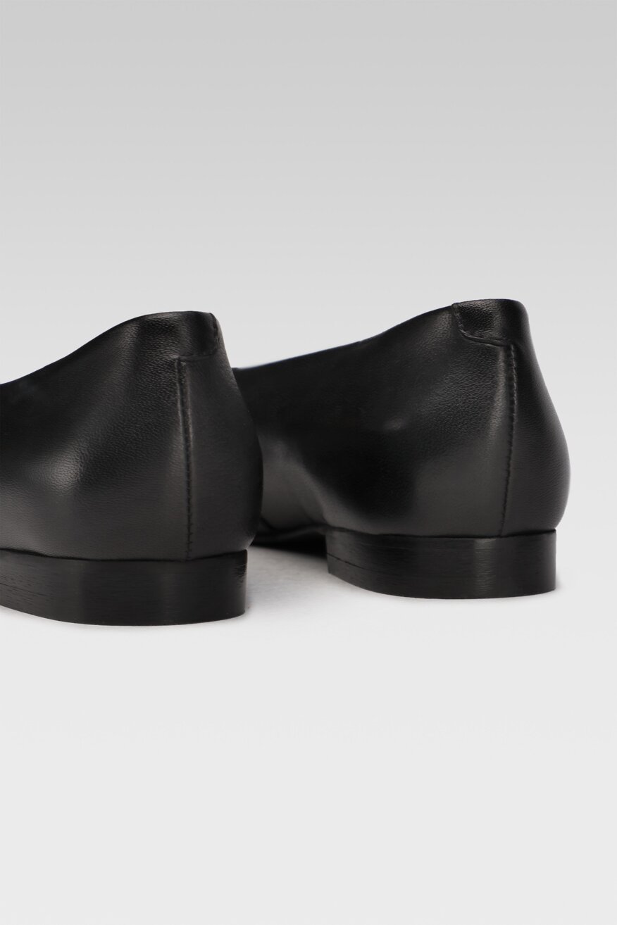 
                Gino Rossi - Skórzane baleriny z wycięciami - 5903698383811