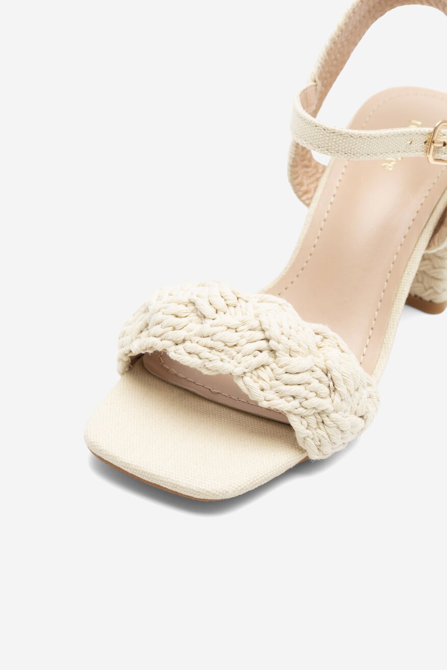 
                Сандалі DeeZee БЕЖЕВИЙ - 5904862697741