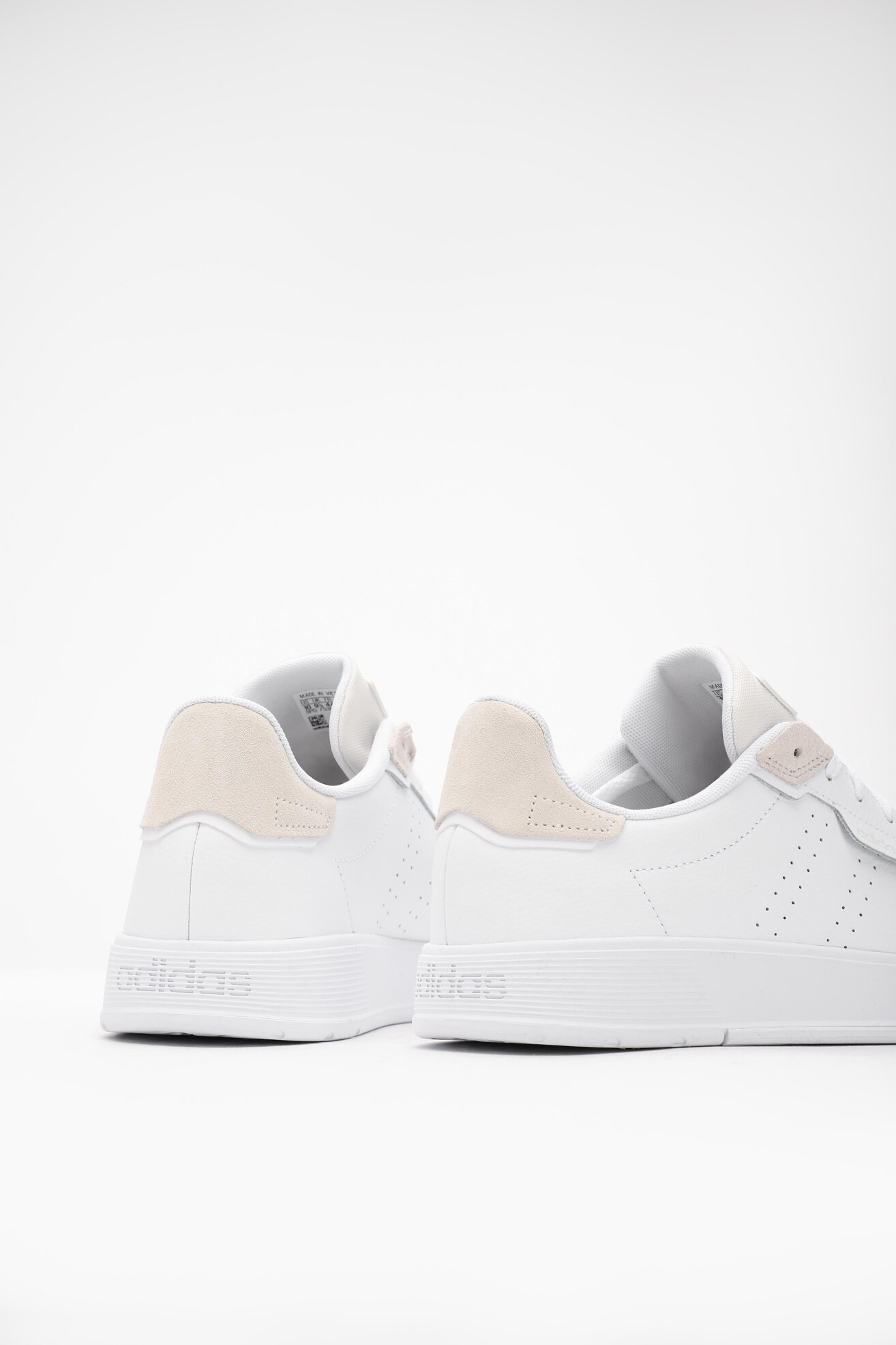 Obuwie sportowe adidas COURTROOK FY5933 Biały