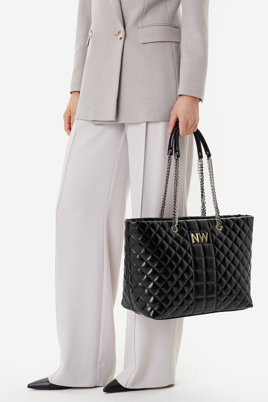 
                Дамска чанта NINE WEST ЧЕРЕН - 5906751396896