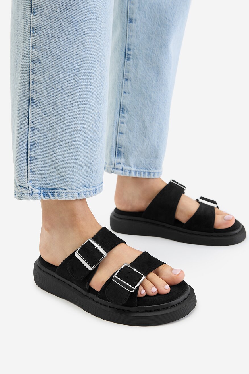 
                Шльопанець DeeZee ЧОРНИЙ - 5906751842539