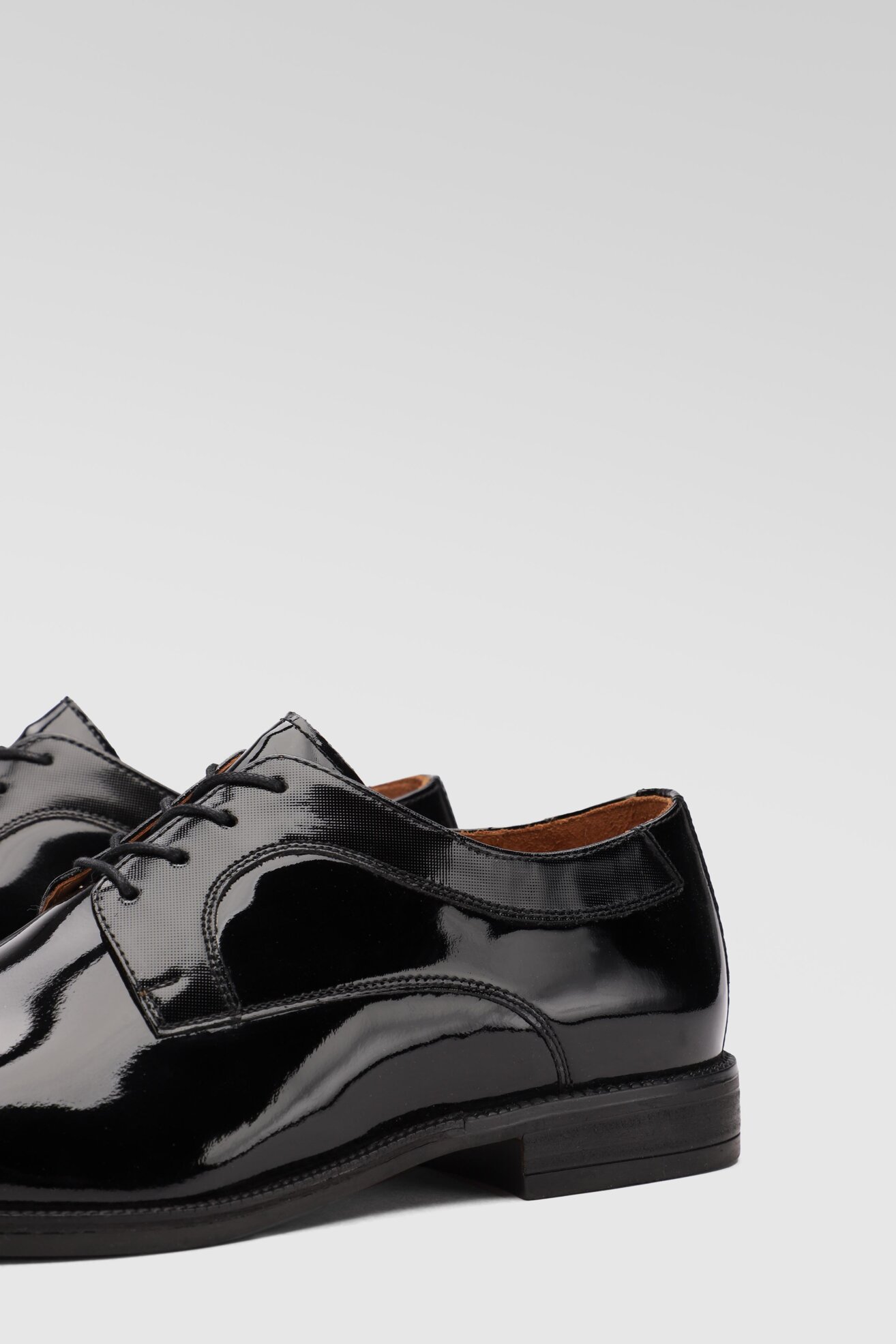 Półbuty Gino Rossi MI08-C796-798-06L Czarny