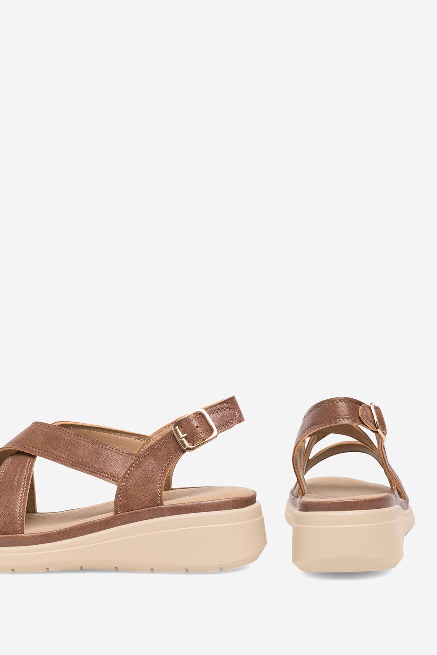 
                Clara Barson - Sandały na koturnie - 5905588589655