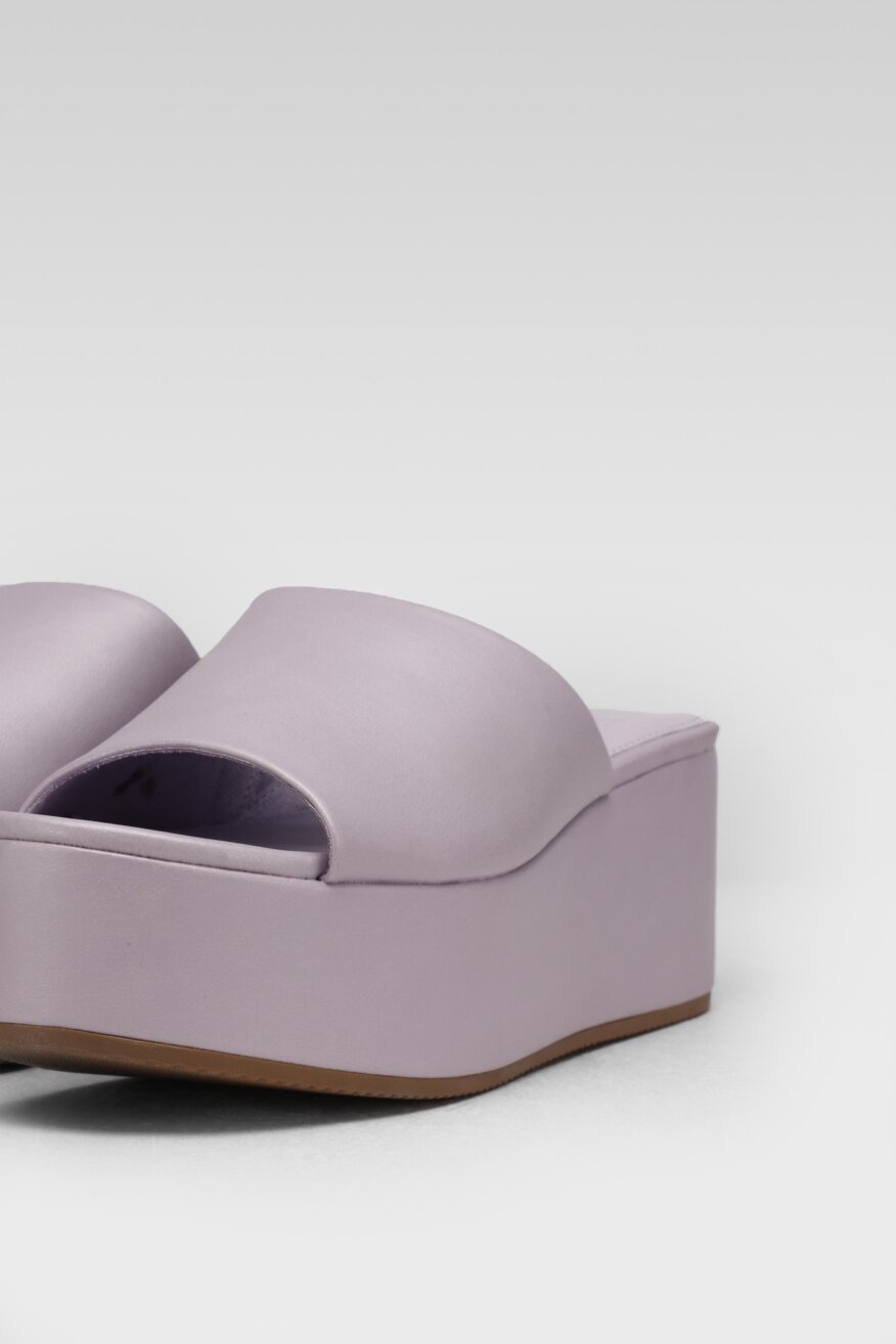 
                Jenny Fairy - Klapki na koturnie z platformą pastelowe - 5903698707730