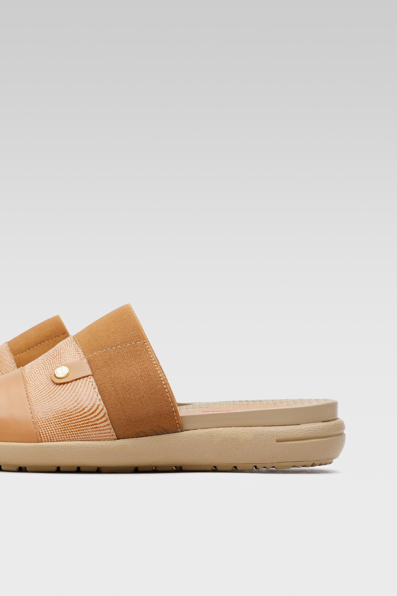 Klapki Go Soft WI16-5702-04 Beżowy