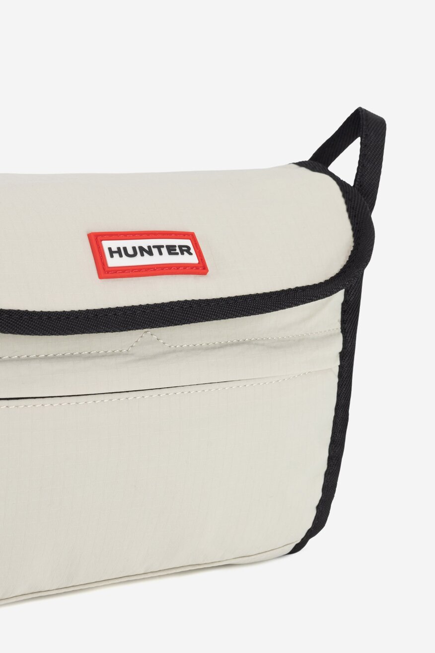 
                HUNTER - Mała torebka crossbody - 5905588831075