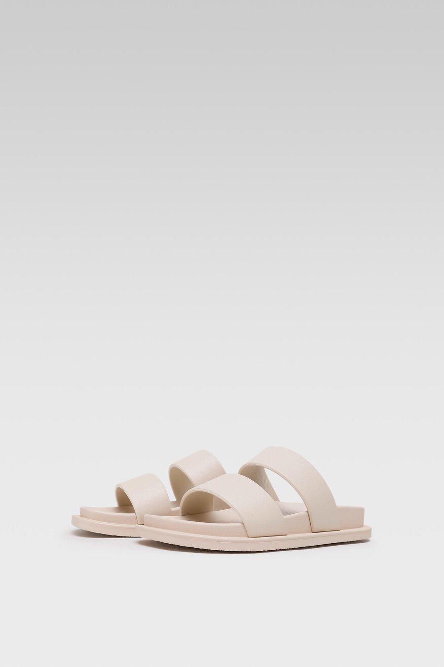 
                Bassano - Klapki beżowe - 5904248633479