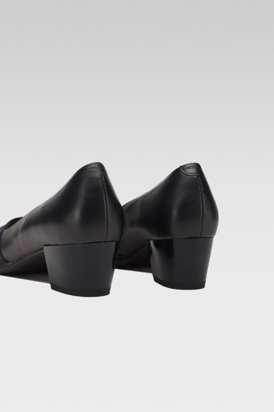 
                Lasocki - Skórzane czółenka na obcasie - 5903698553177