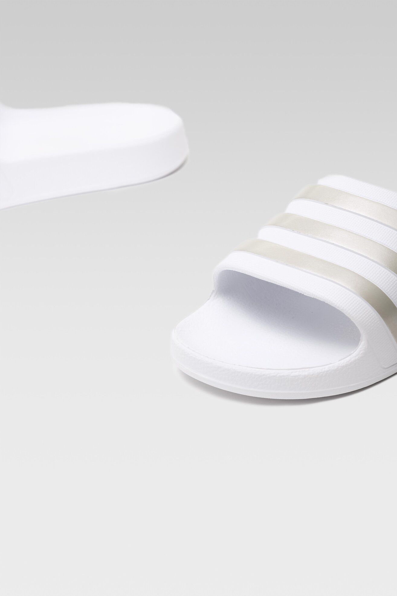 Klapki basenowe adidas ADILETTE AQUA EF1730 Biały
