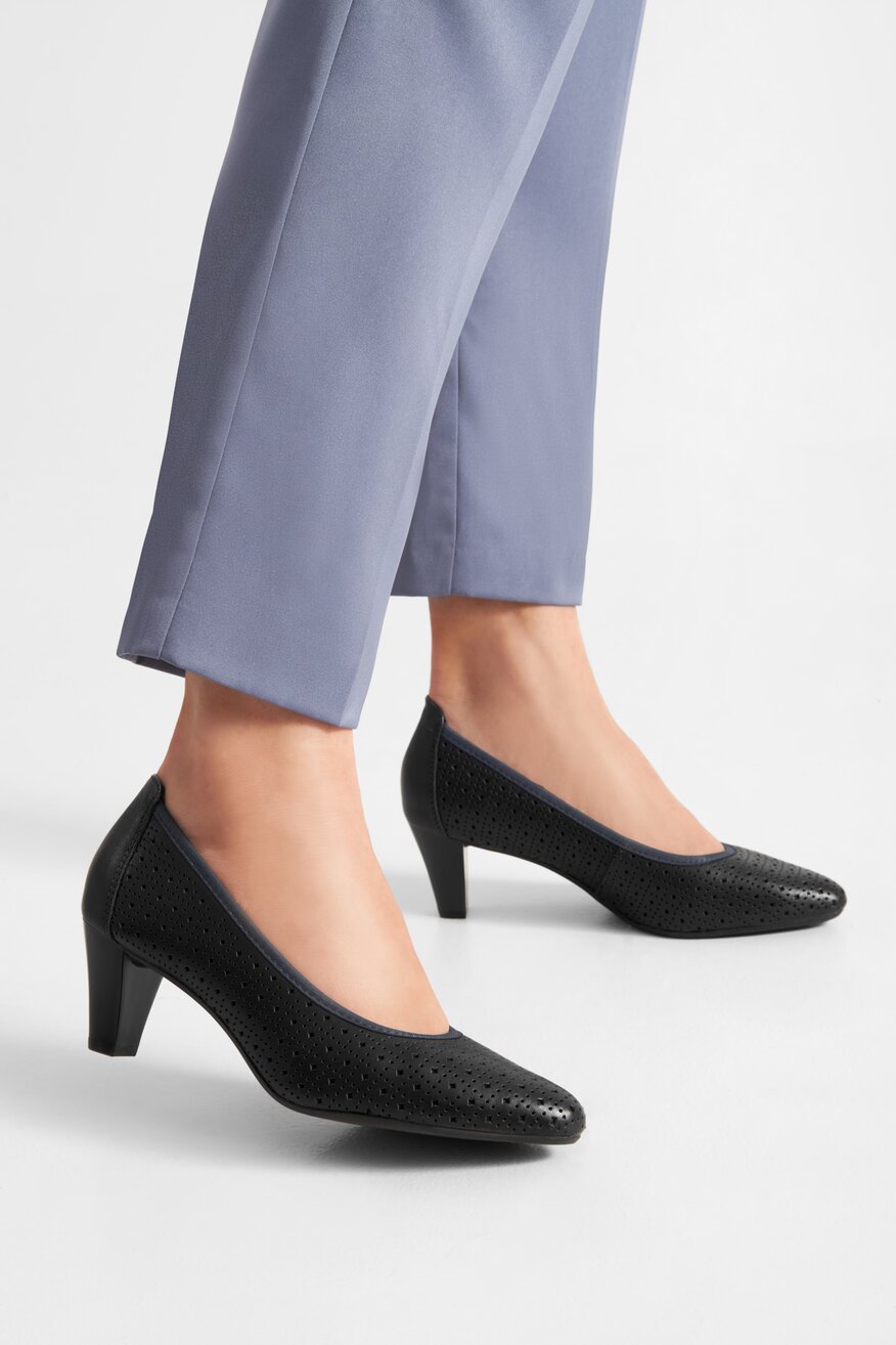 Lasocki - Skórzane czółenka granatowe - 5904862501291