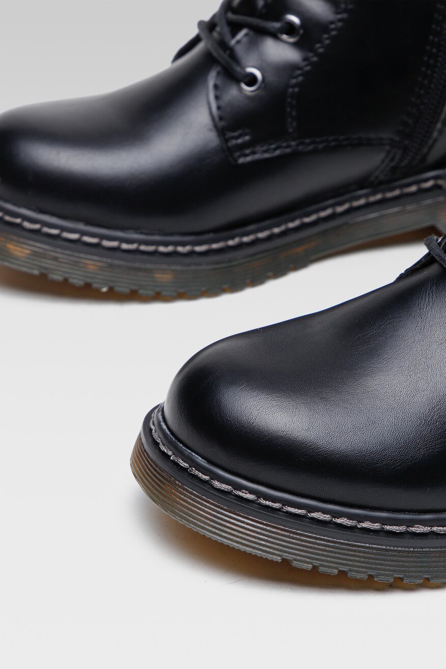 
                Mickey&Friends - Kozaki z aplikacją czarne - 5904248125417