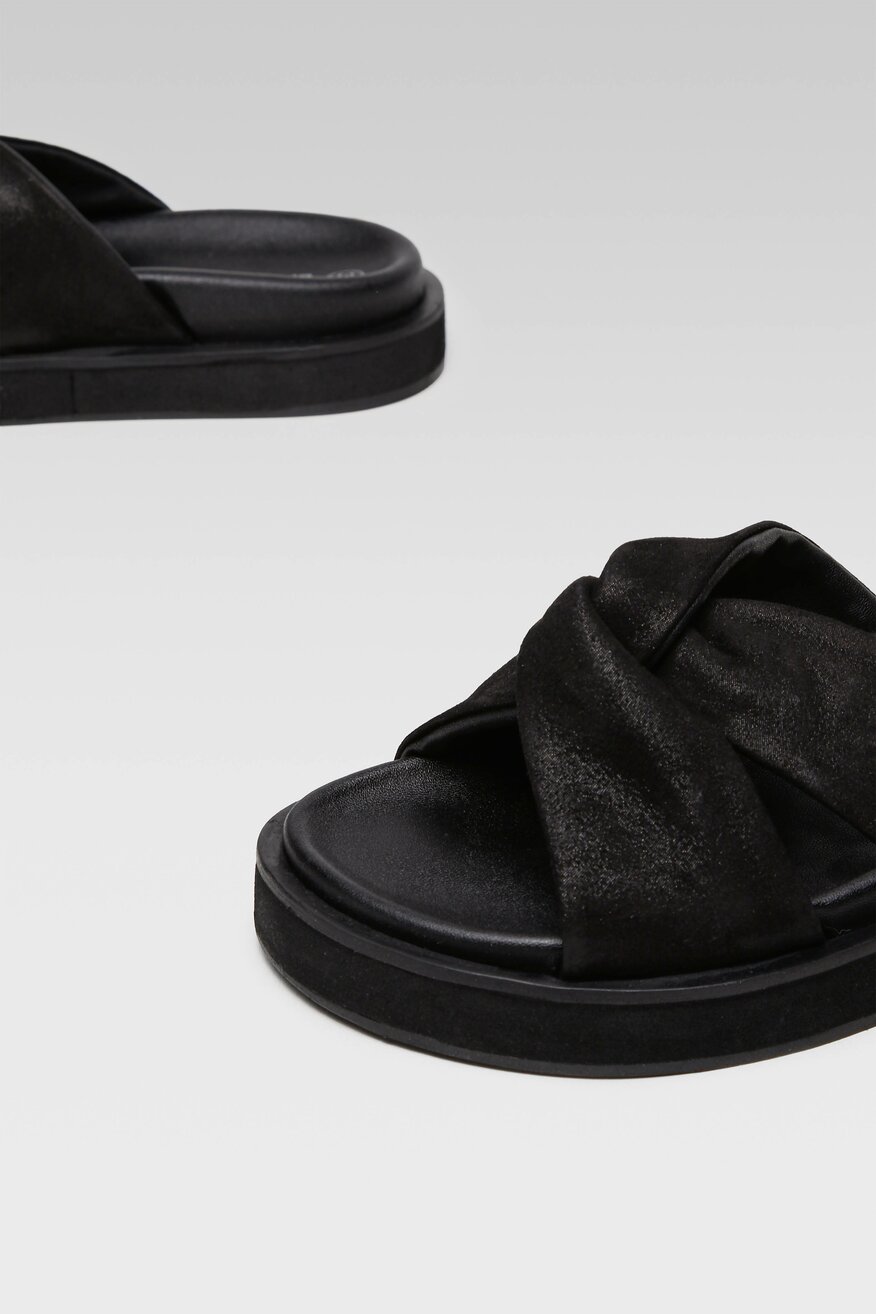 Lasocki - Klapki skórzane na grubej podeszwie - 5904248679552