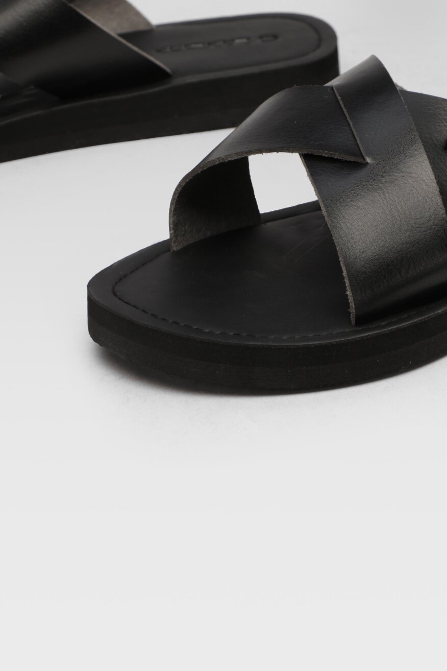 
                Lanetti - Klapki czarne - 5903698346588