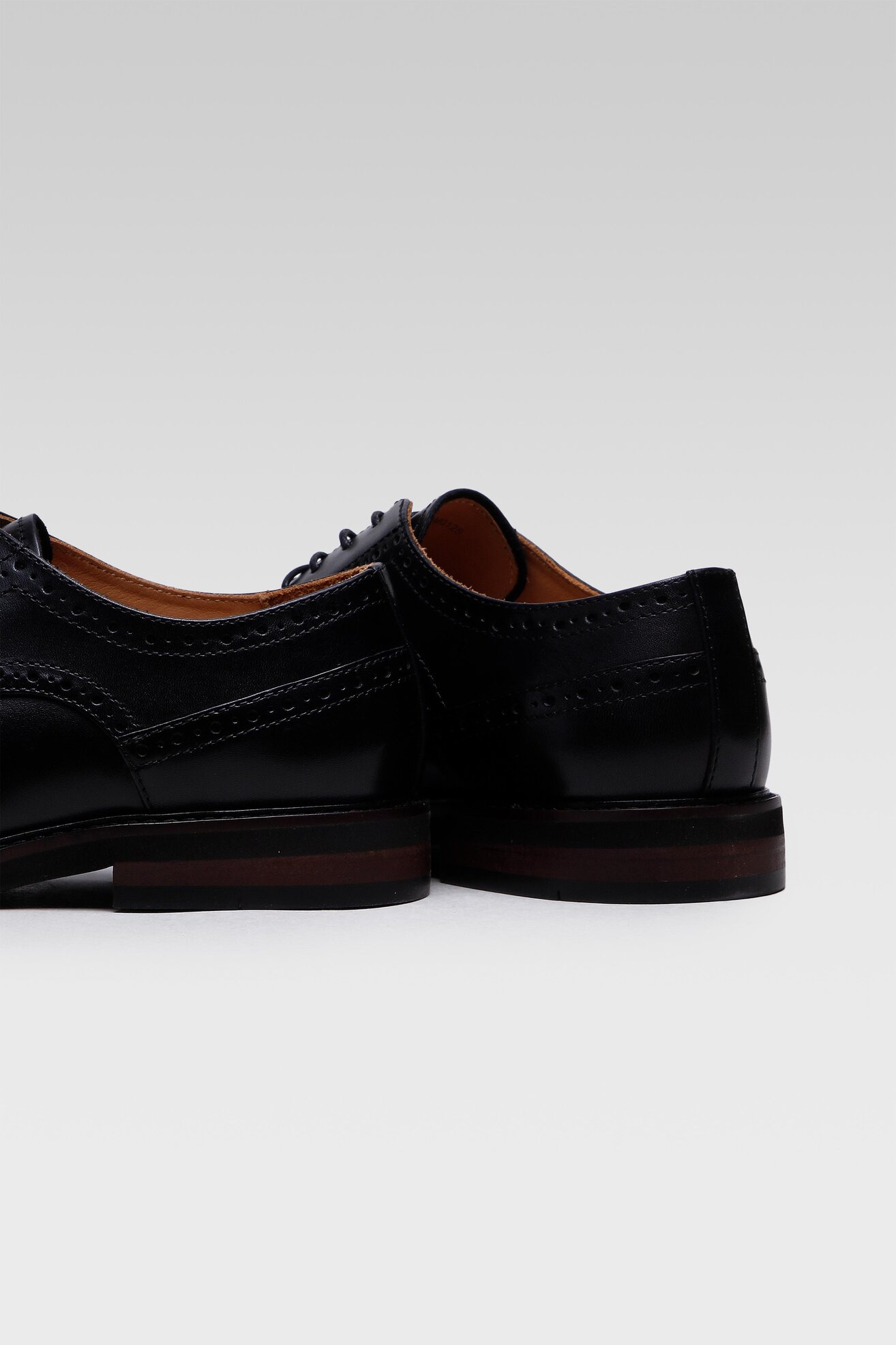 Półbuty Gino Rossi 121AM0125 Czarny