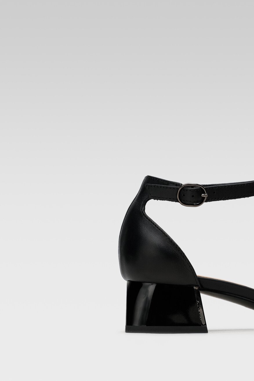 
                Сандалі Lasocki ЧОРНИЙ - 5904248740146