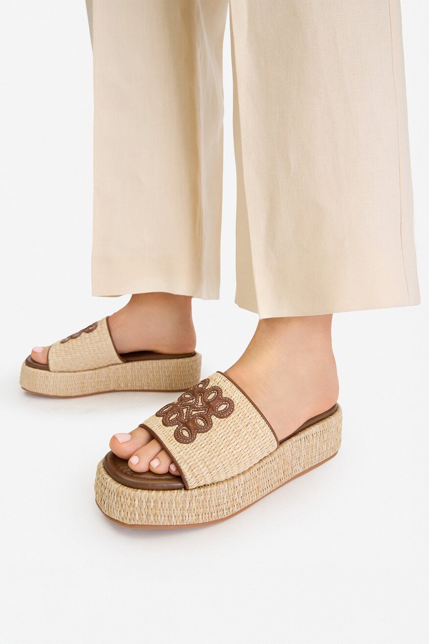 
                Шльопанець NINE WEST БЕЖЕВИЙ - 5907964065241