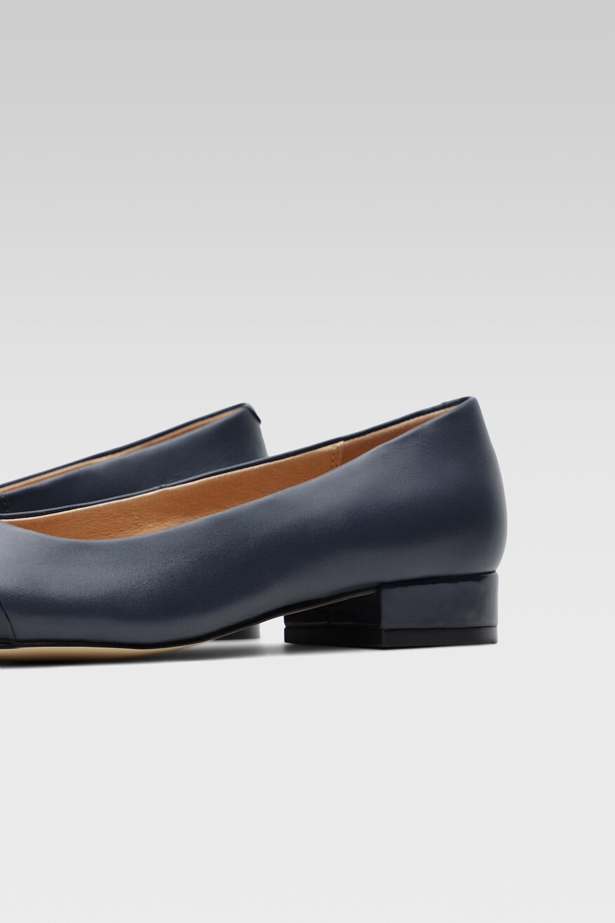 
                Lasocki - Skórzane czółenka granatowe - 5903698917566