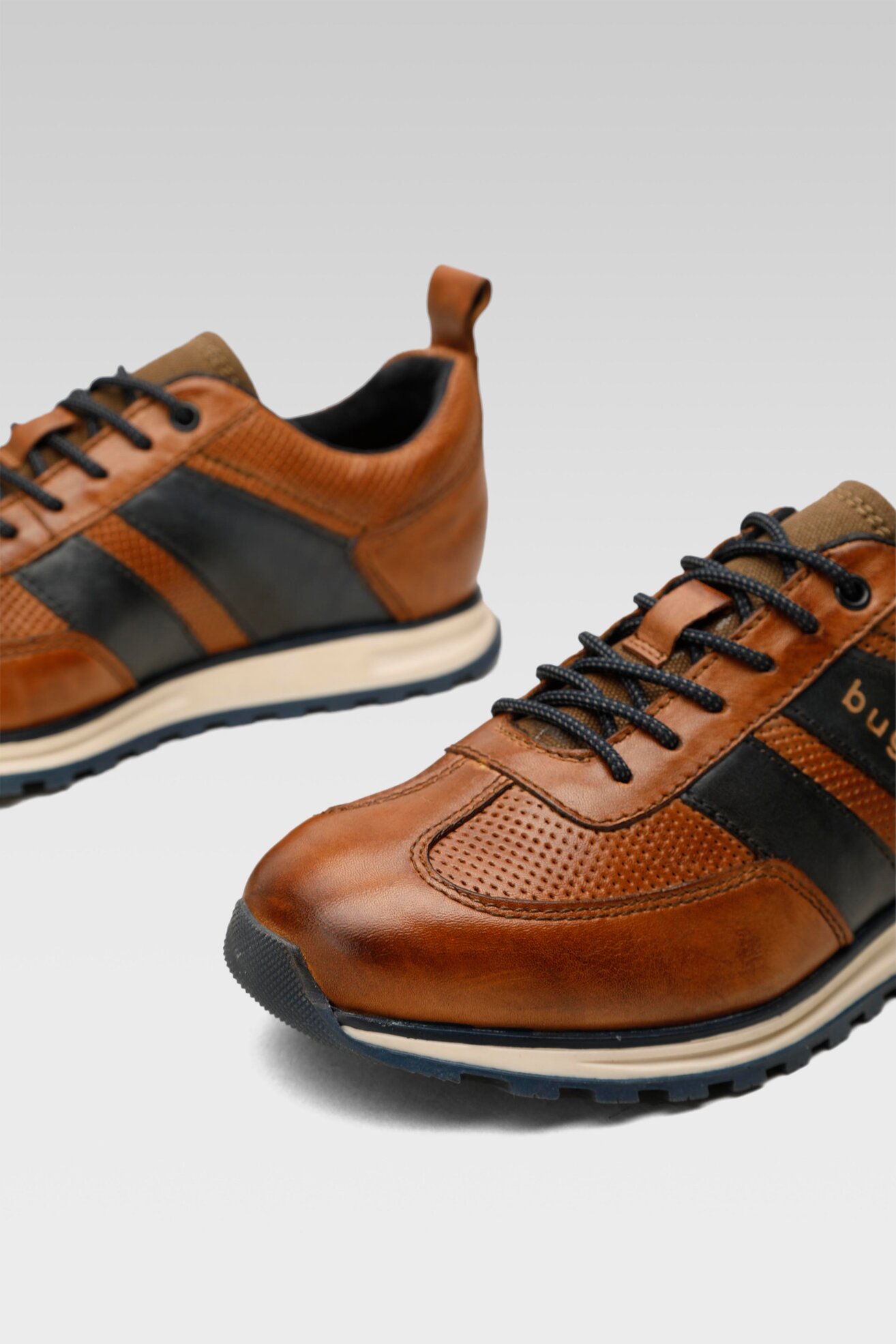 Sneakers Bugatti 335-A0208-4000-6300 Brązowy