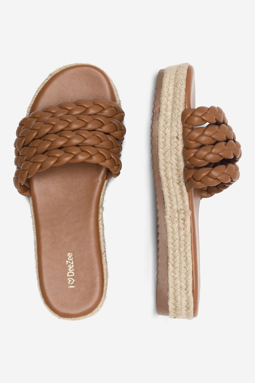 
                DeeZee - Klapki brązowe - 5904862690940