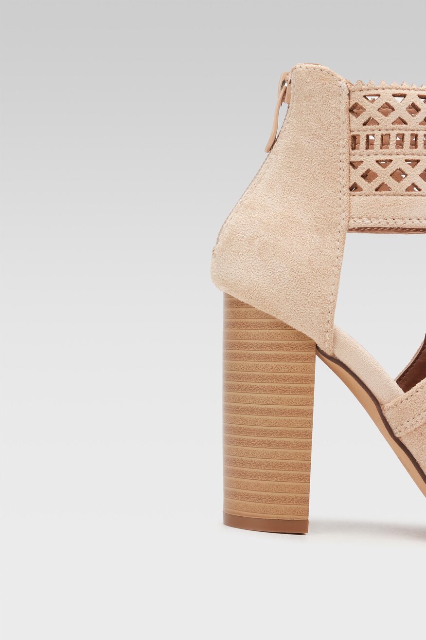 
                DeeZee - Sandały na słupku - 5904862653433