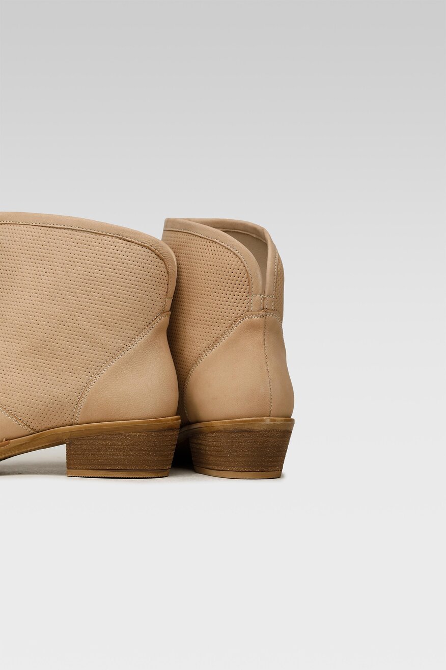 
                Lasocki - Skórzane botki kowbojki - 5904248419783