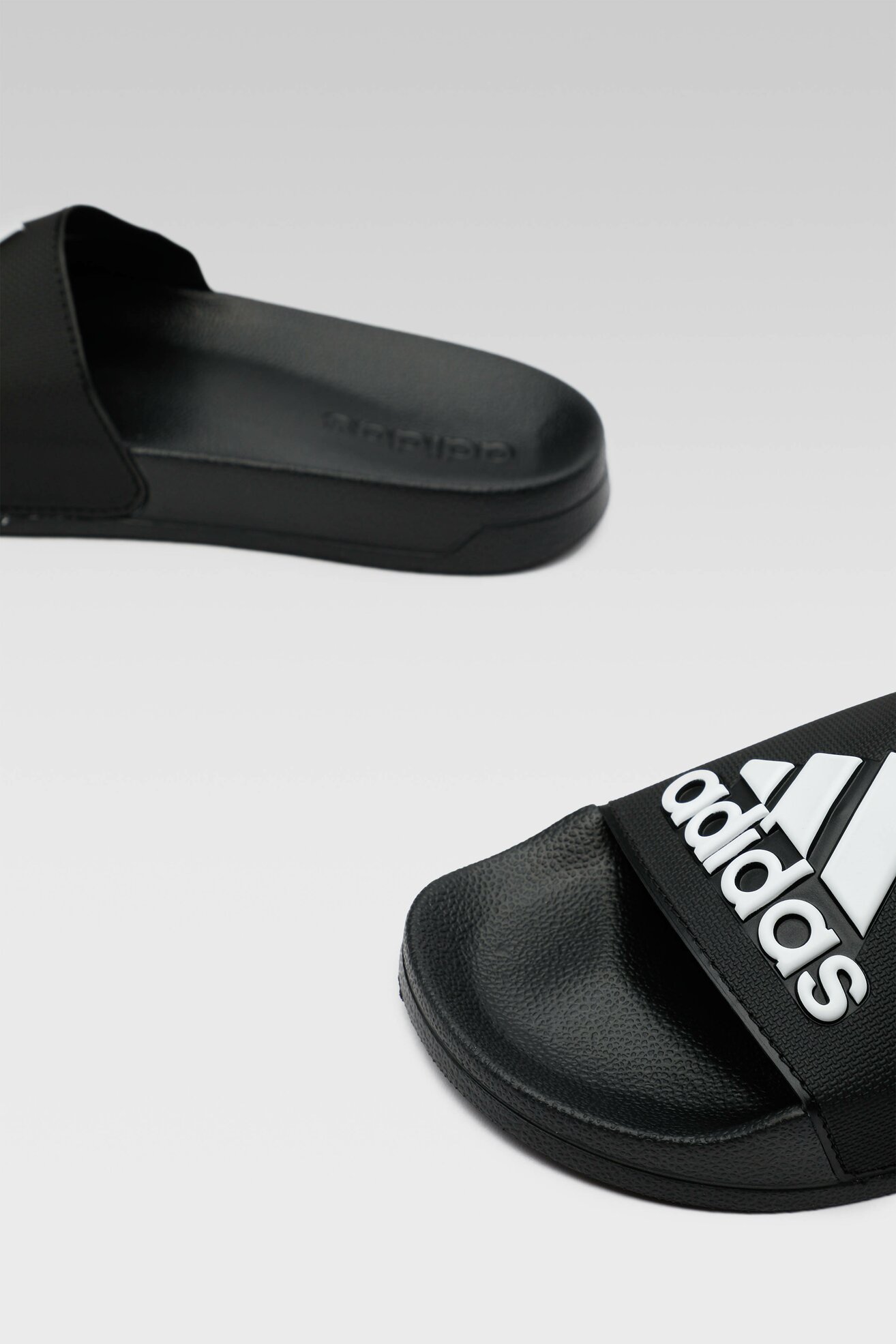Slajdovi za bazen ADIDAS ADILETTE SHOWER GZ3779 CRNA