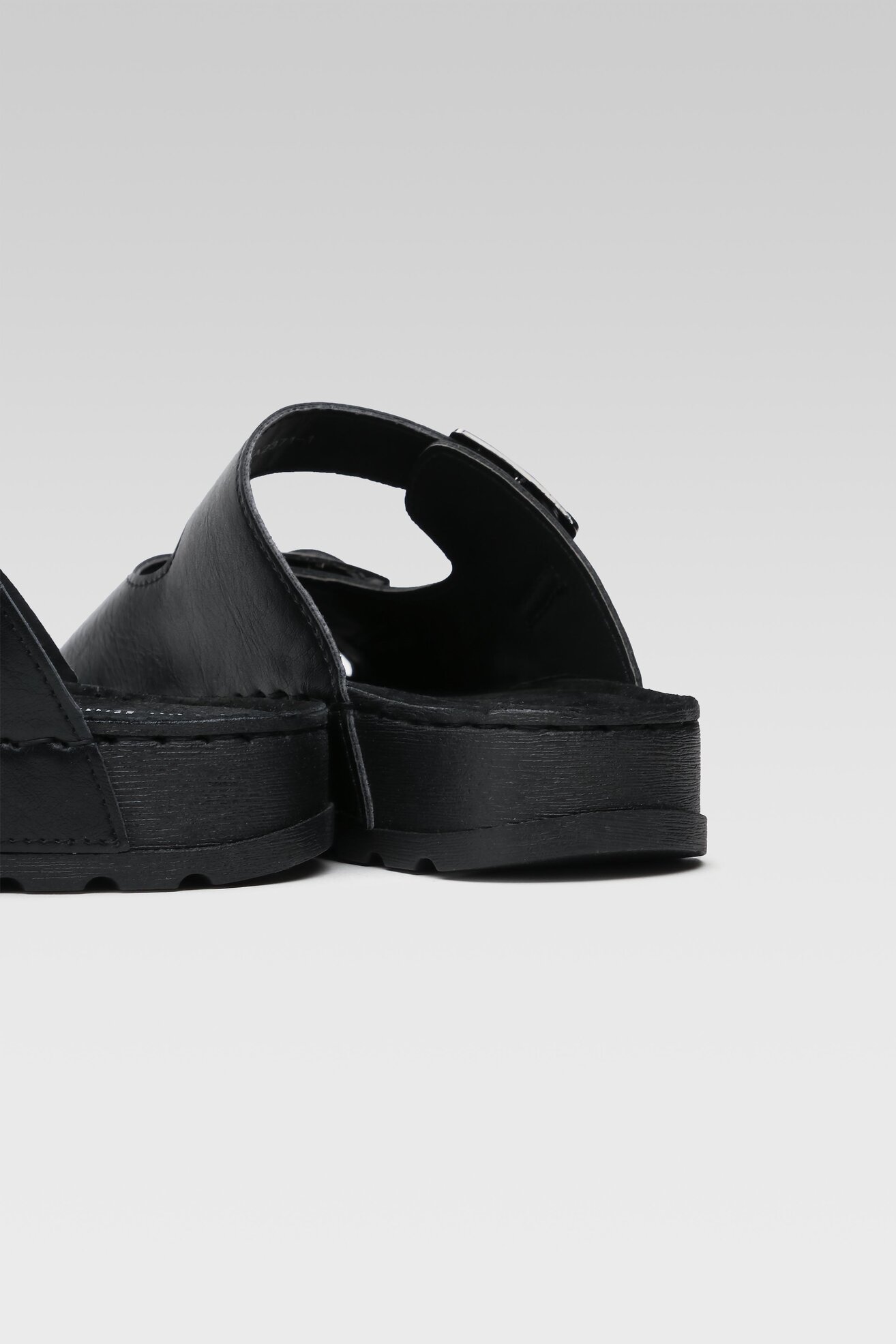 Klapki Clara Barson TOVAH WFA2371-1 Czarny