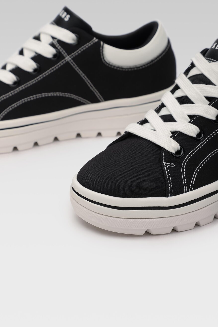 
                Skechers - Trampki czarne sznurowane - 5903698425795