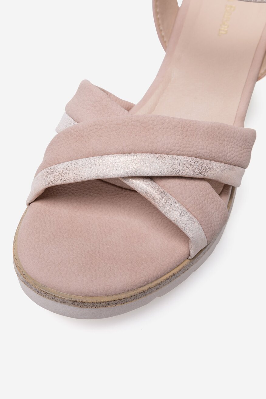 
                Clara Barson - Sandały na koturnie - 5905588575559