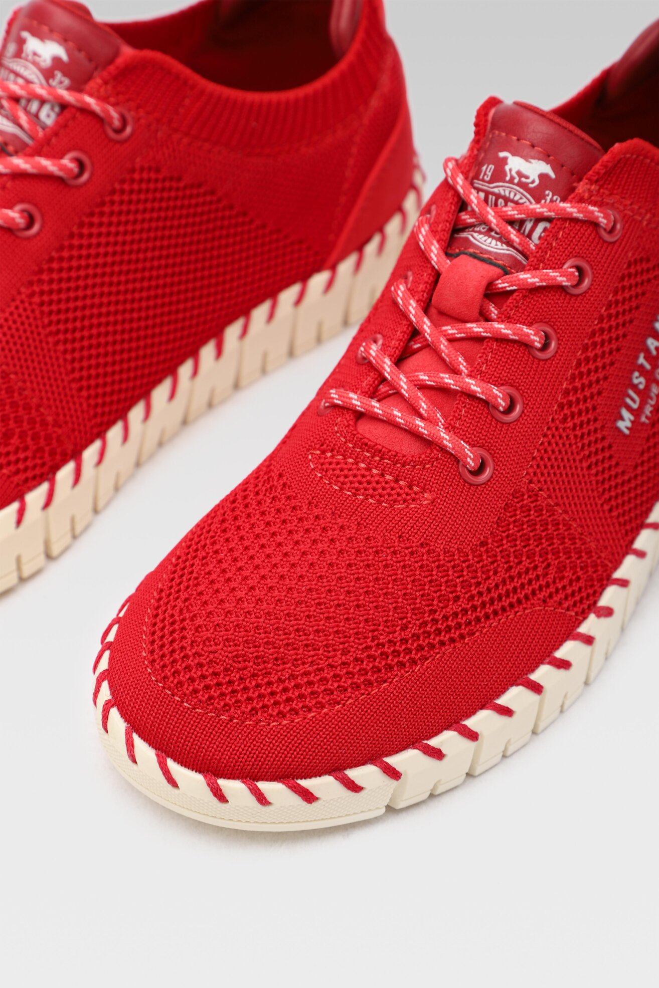 Félcipő Mustang 1379-301 PIROS