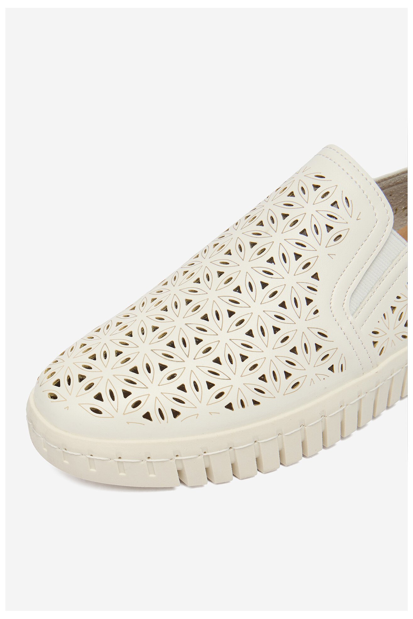 Półbuty Go Soft CEO-CB159-2 Biały