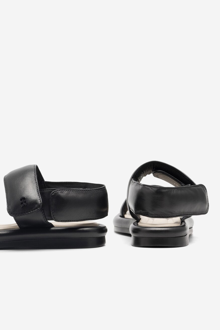 
                Сандалі Gino Rossi ЧОРНИЙ - 5904862931432