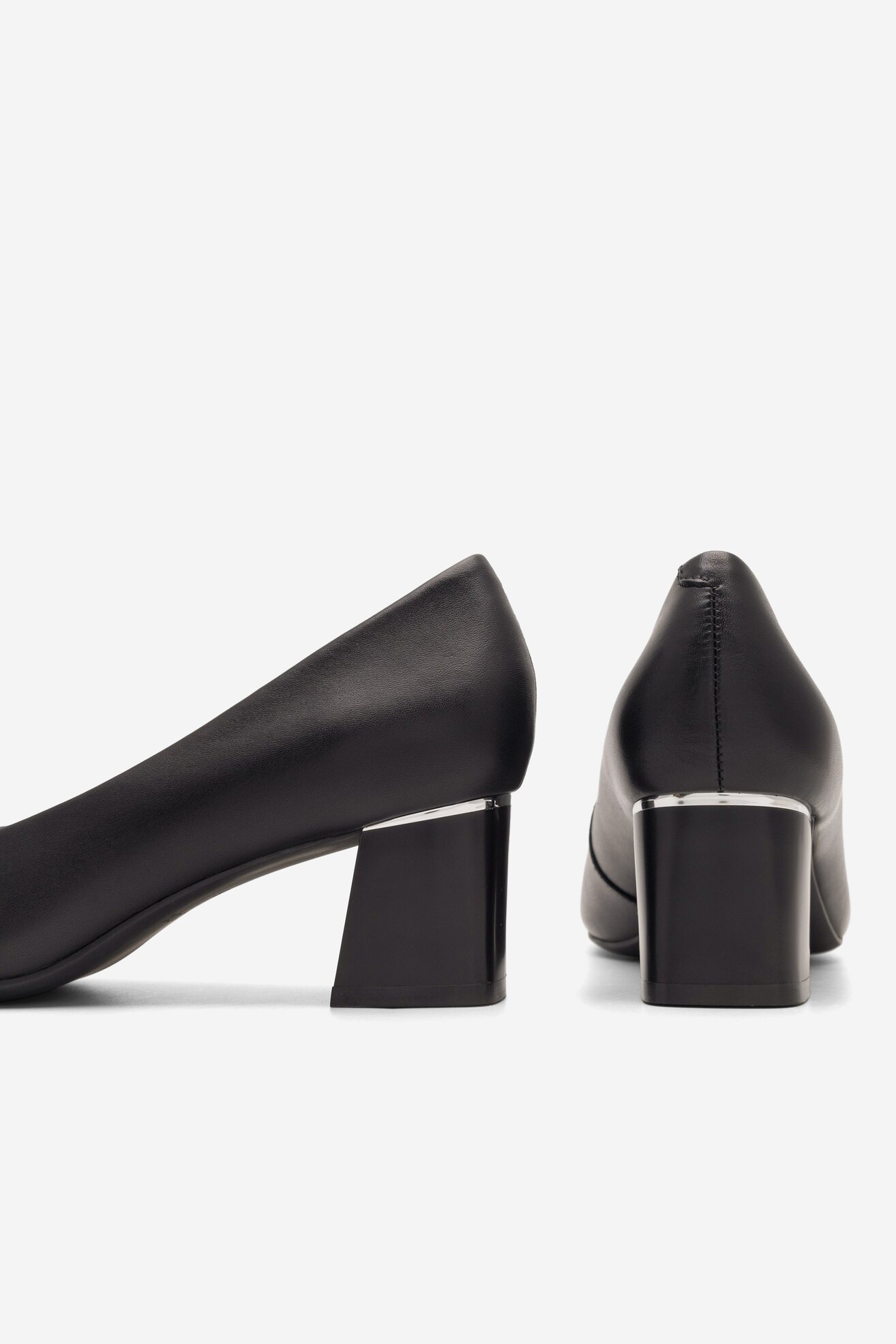 Körömcipő Lasocki WYL3405-1Z FEKETE