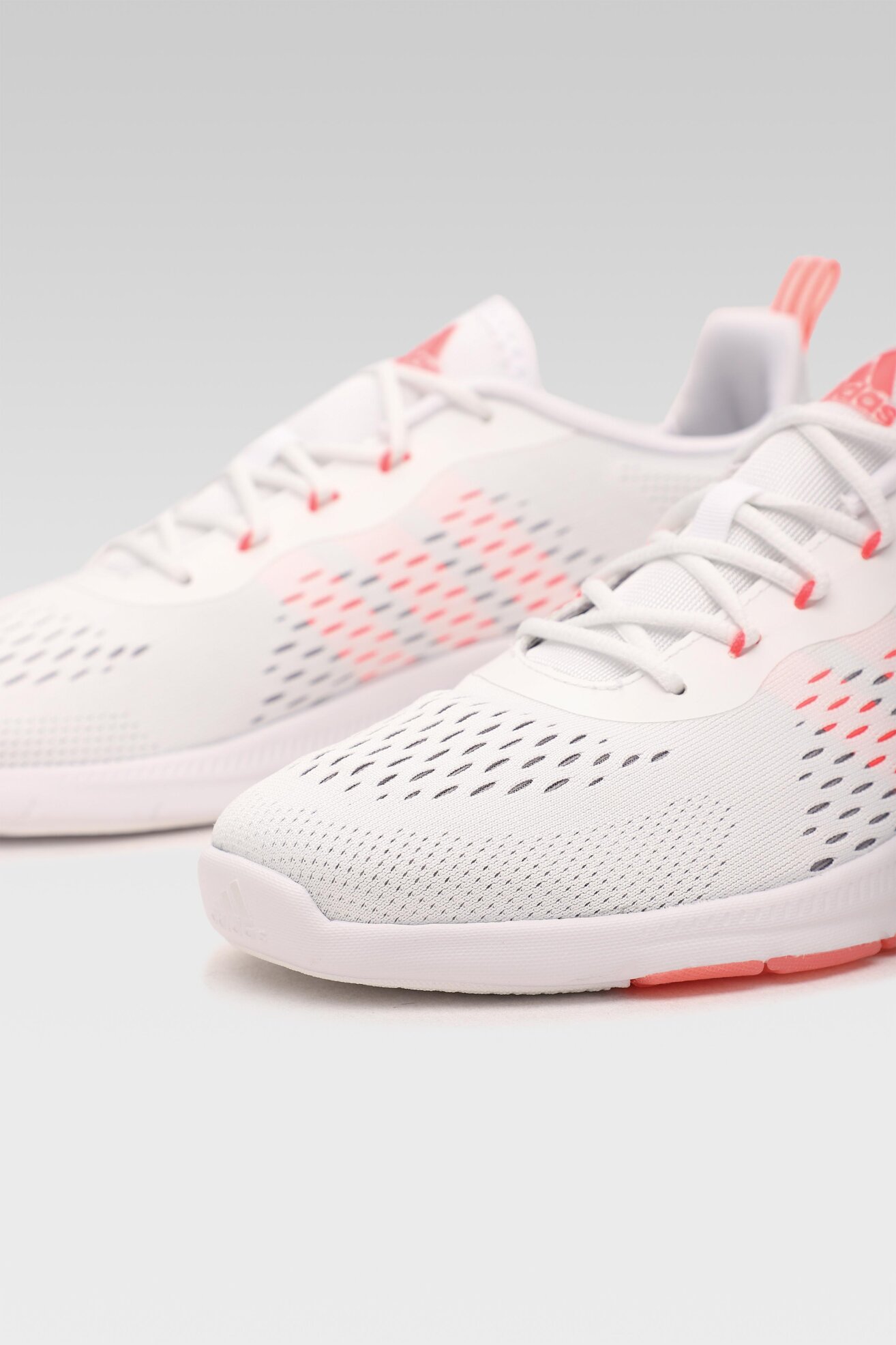 Obuwie sportowe adidas NOVAMOTION FW3256 Biały