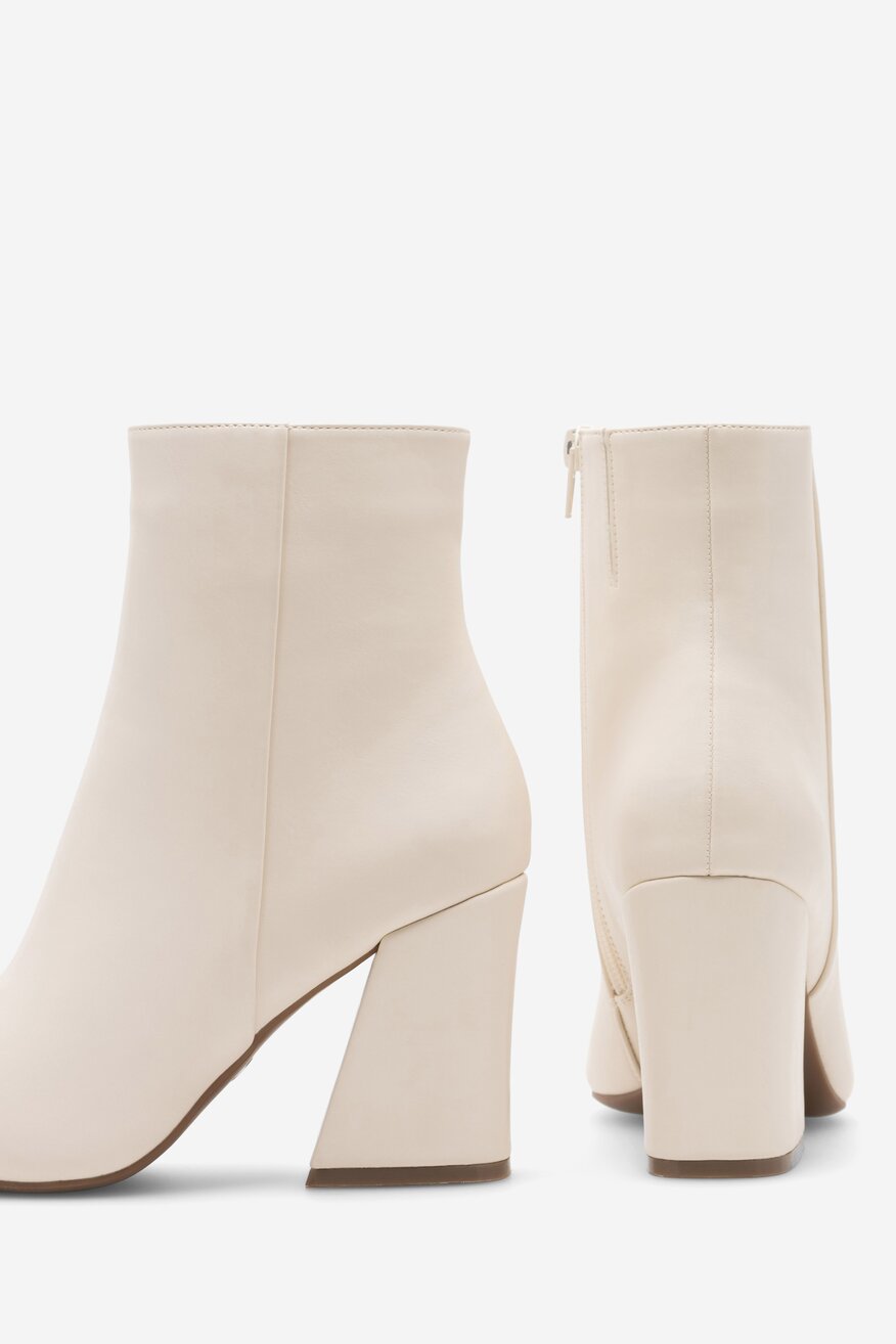 
                Bokacsizma NINE WEST FEHÉR - 5905588145820