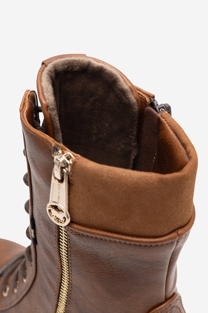 
                Csizma Mustang BARNA - 5905588863465