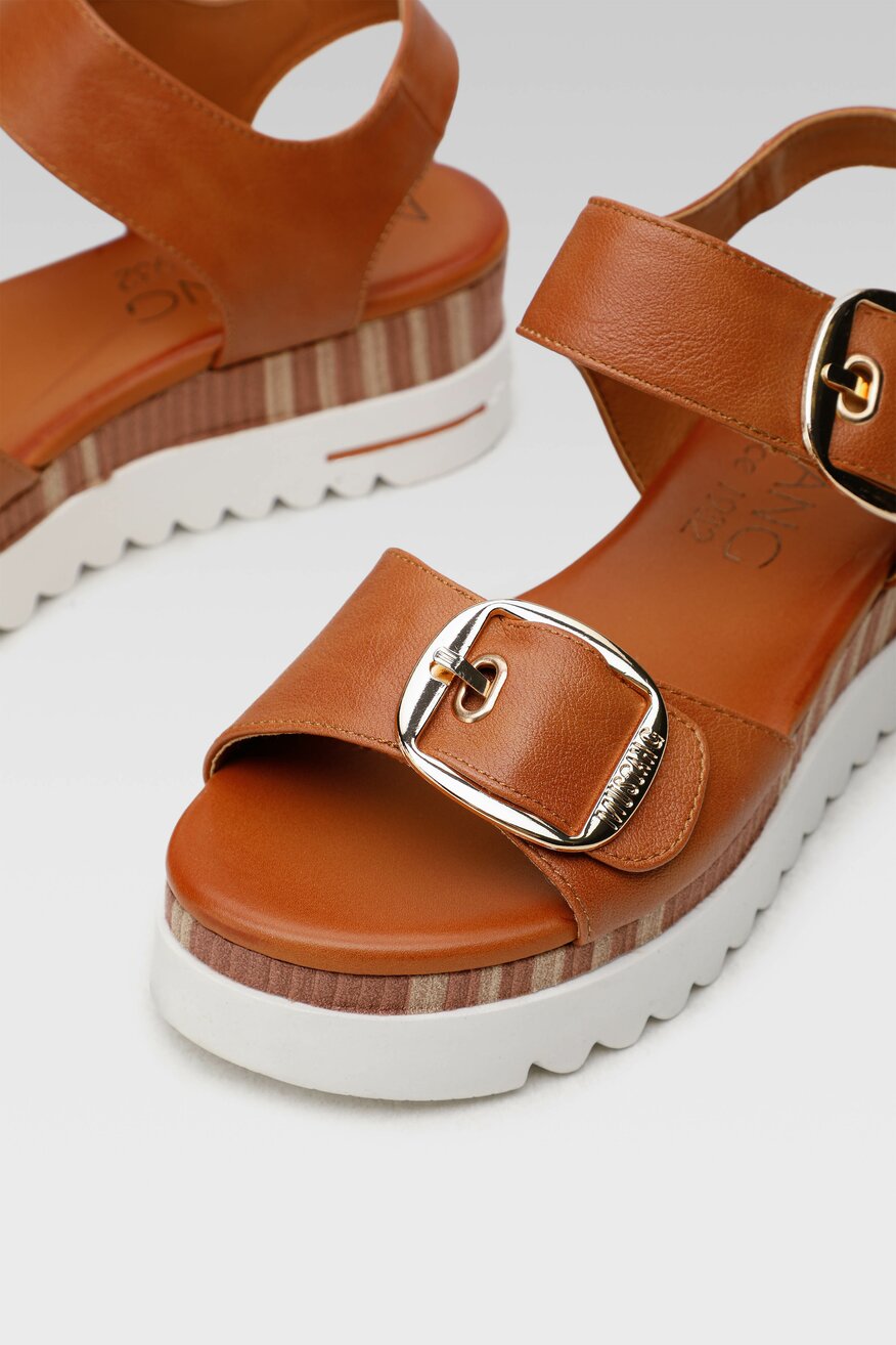 
                Szandál Mustang BARNA - 5904248550943