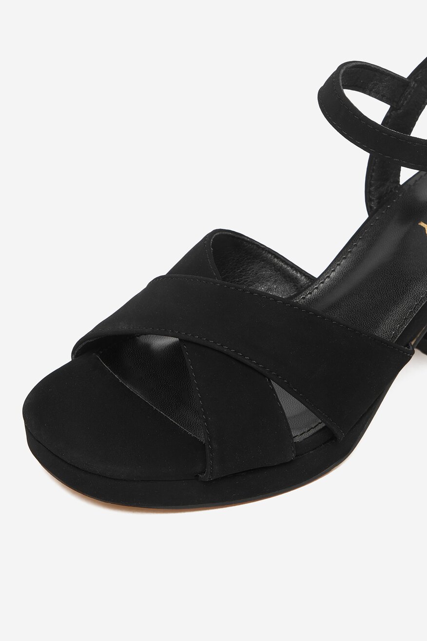 
                Сандалі Jenny ЧОРНИЙ - 5906751959671