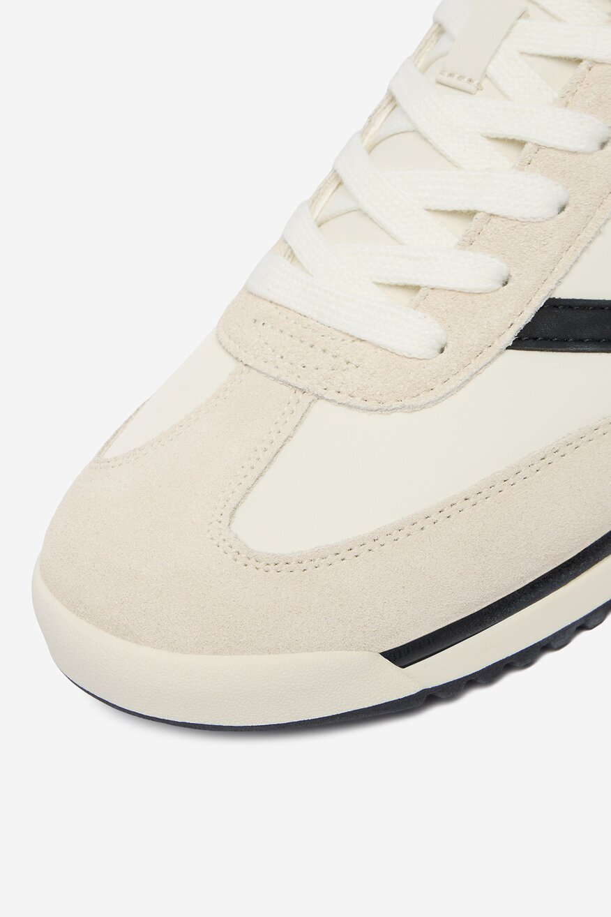 
                Кросівки GUESS JEANS БЕЖЕВИЙ - 5907964007760