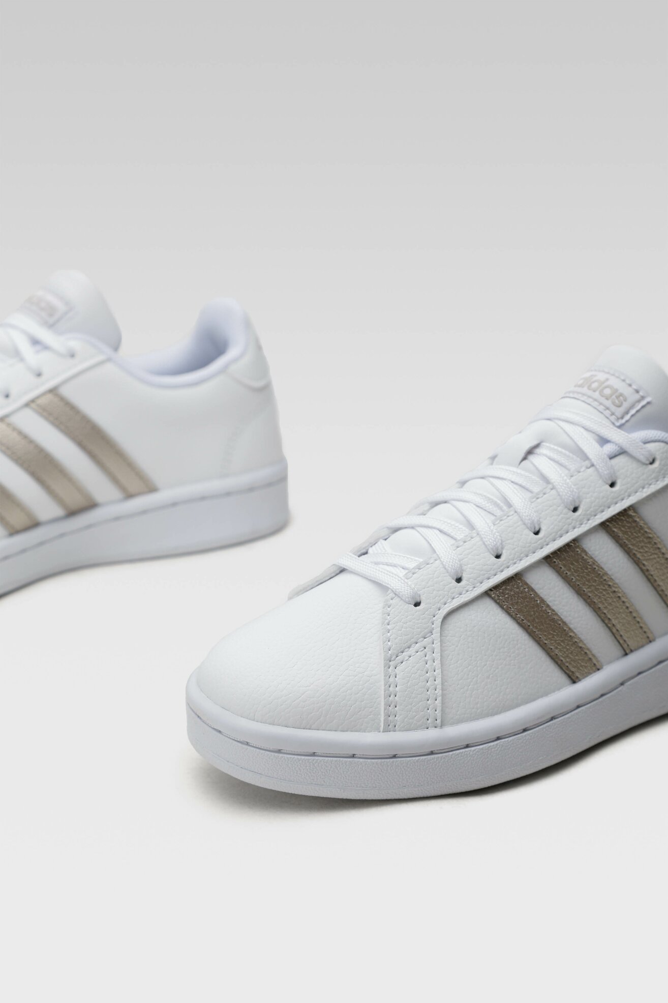 Obuwie sportowe adidas GRAND COURT F36485 Biały