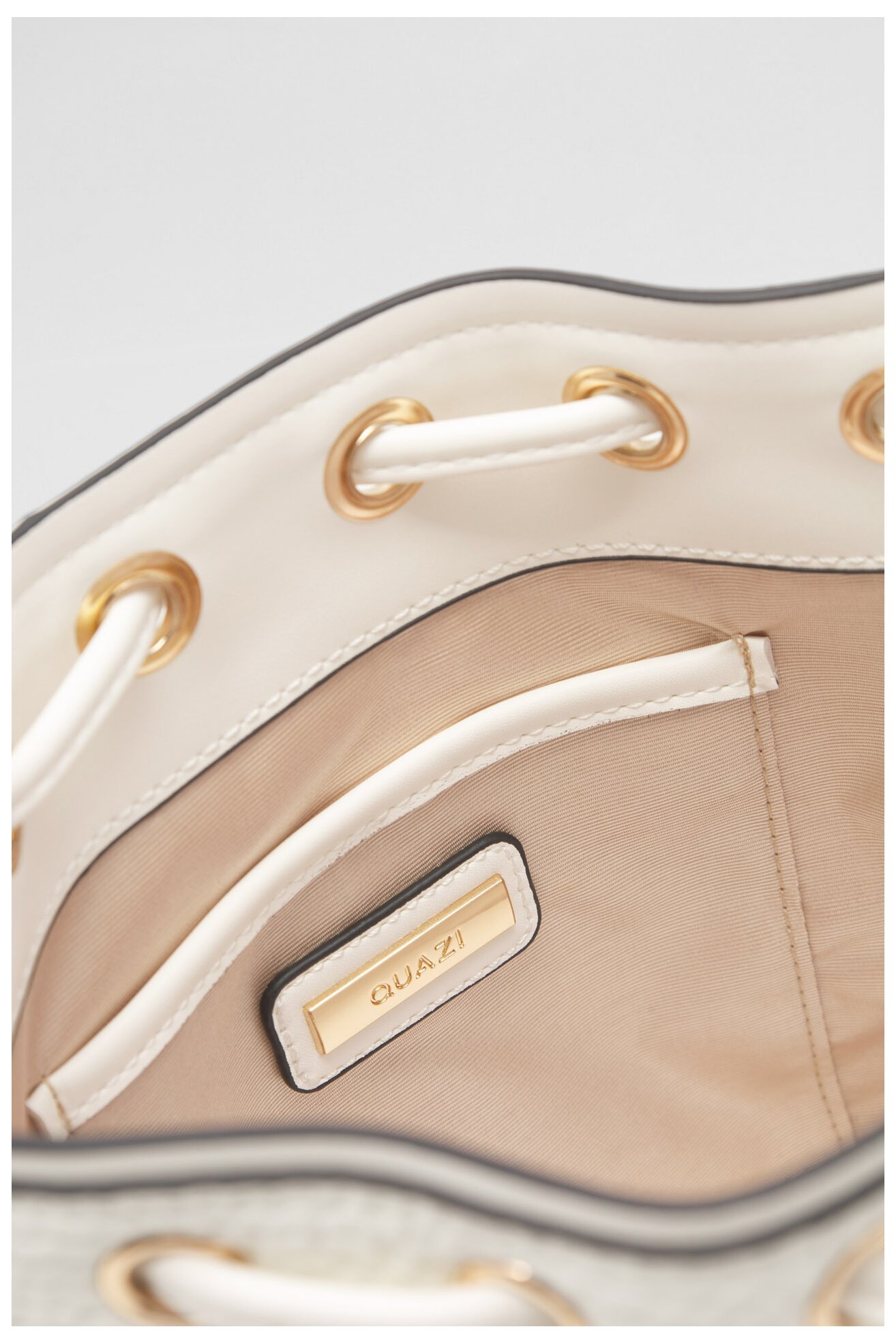 Kézitáska Quazi MQO-B-003-05 FEHÉR