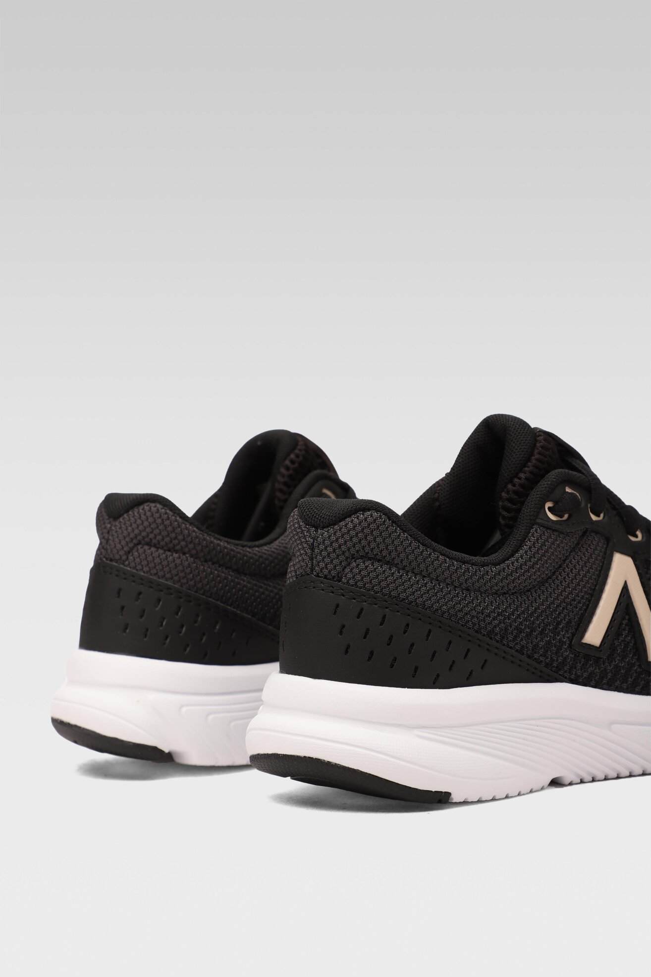 Obuwie sportowe New Balance W411LB2 Czarny