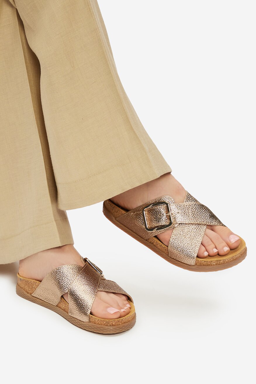 
                Шльопанець Lasocki ЗОЛОТИЙ - 5906751006252